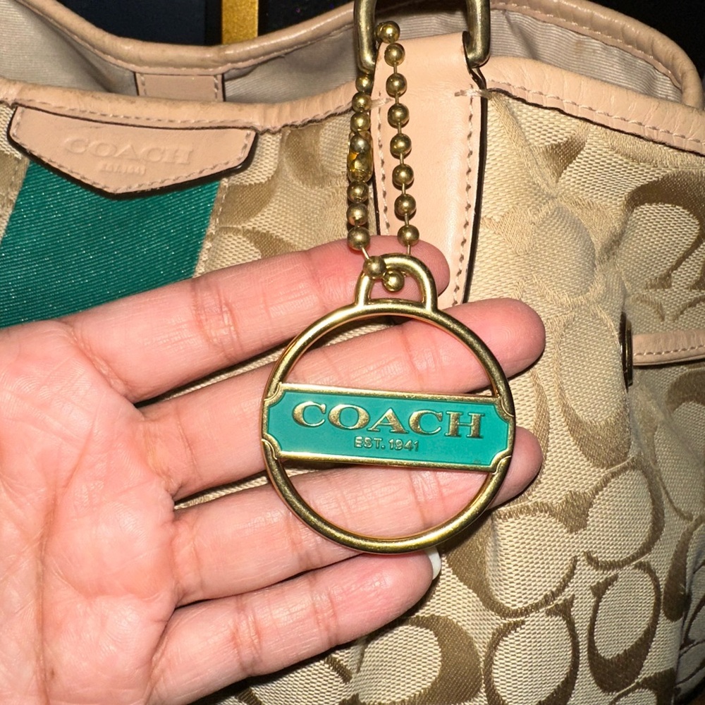 👜 Coach Signature Stripe Drawstring Carryall Bag – Khaki & Emerald (2011) - Picture 6 of 13